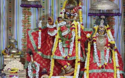 Surrender to the Supreme personality of Godhead